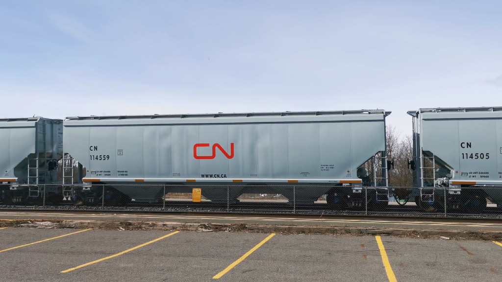 CN 114559